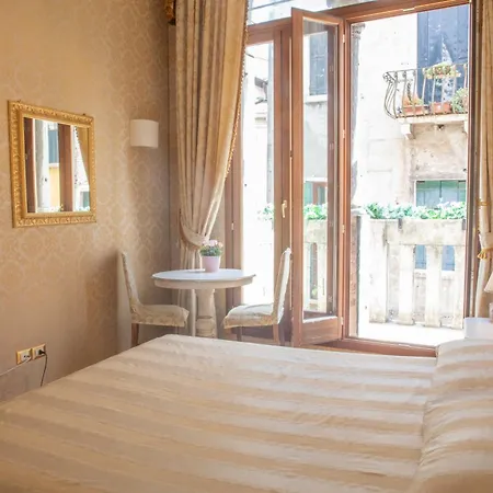 Dimora Al Doge Beato Canal View Bed & Breakfast