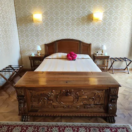 Dimora Al Doge Beato Canal View Bed & Breakfast 4*