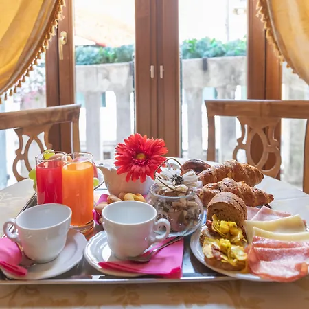 Dimora Al Doge Beato Canal View Bed & Breakfast