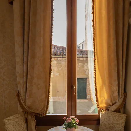 Dimora Al Doge Beato Canal View 4* Venice
