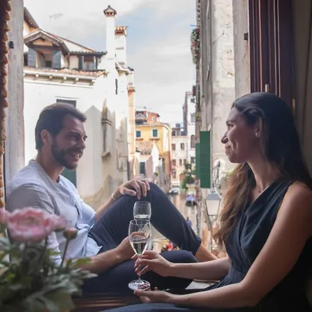 Dimora Al Doge Beato Vista Canale Bed & Breakfast 4*