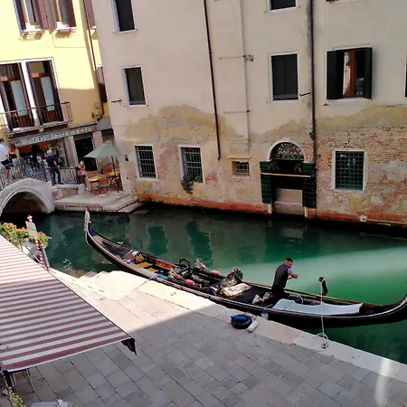 לינה וארוחת בוקר Dimora Al Doge Beato Canal View ונציה